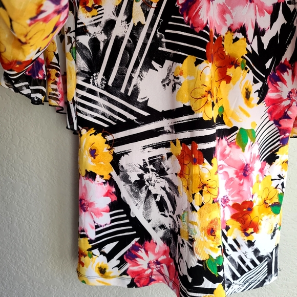 Suzie in the City floral/geometric pattern design, top has sheer overlay, medium - Picture 5 of 7